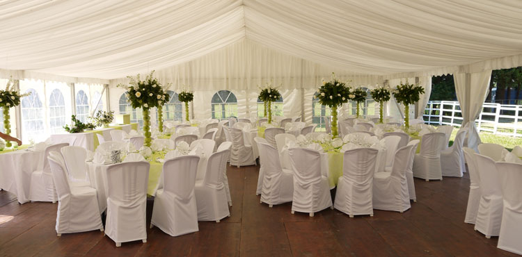 Se marier à la maison : tente pour événement Mariage à la maison 02