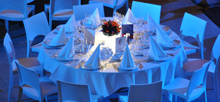 Choisir son traiteur : Le repas assis Choisir son traiteur : Le repas assis