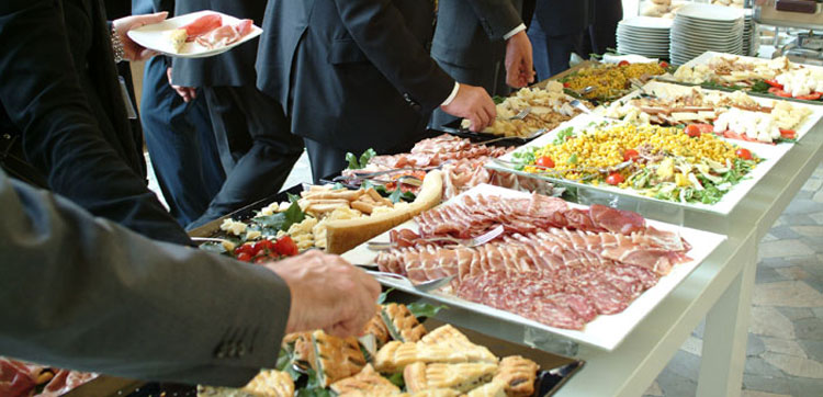 Choisir son traiteur : Le buffet dînatoire Choisir son traiteur : Le buffet dînatoire