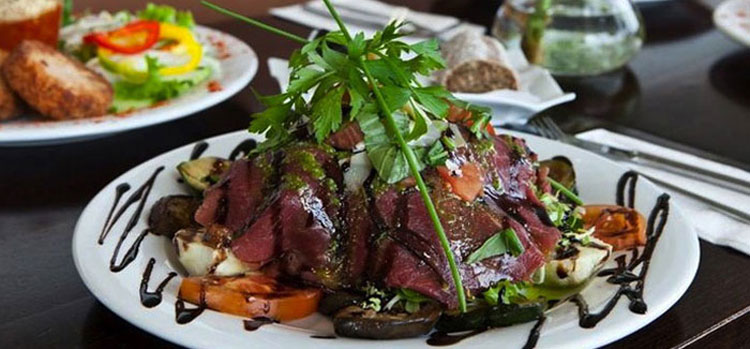 Choisir son traiteur : La formule mixte Choisir son traiteur : La formule mixte